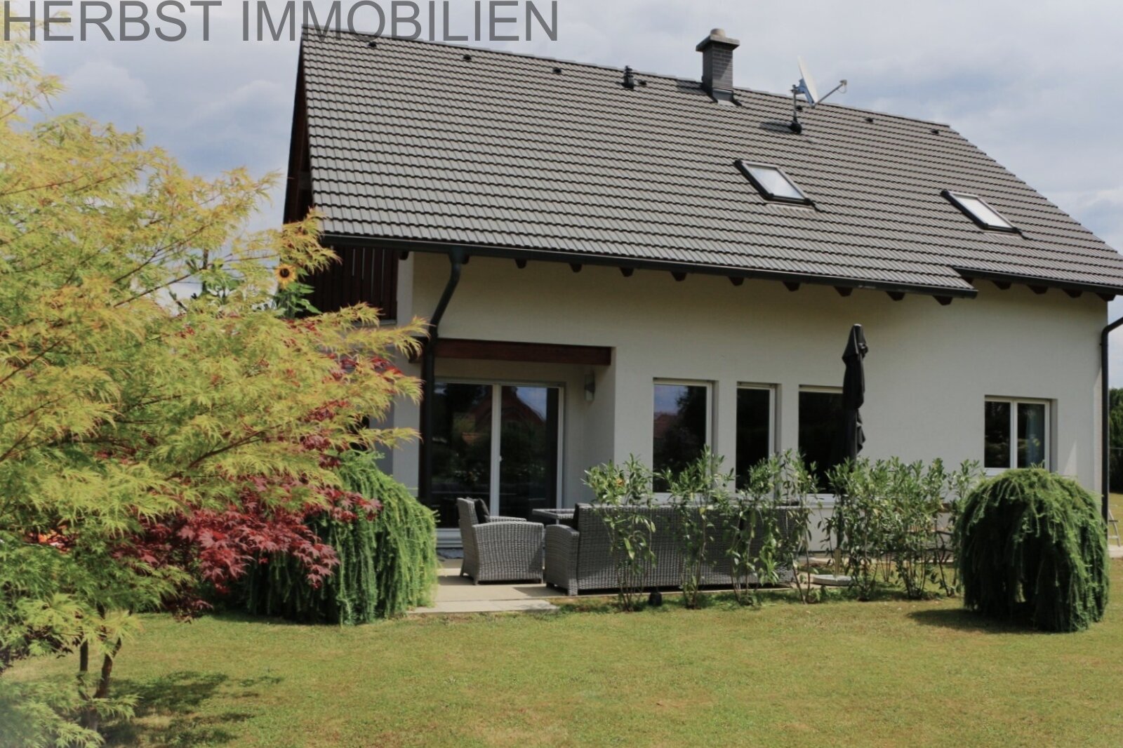 Hausansicht Richtung Garten Hausansicht Richtung Garten