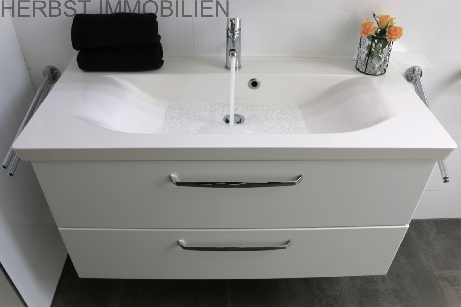 Waschtisch mit Spiegelschrank DG Waschtisch mit Spiegelschrank DG
