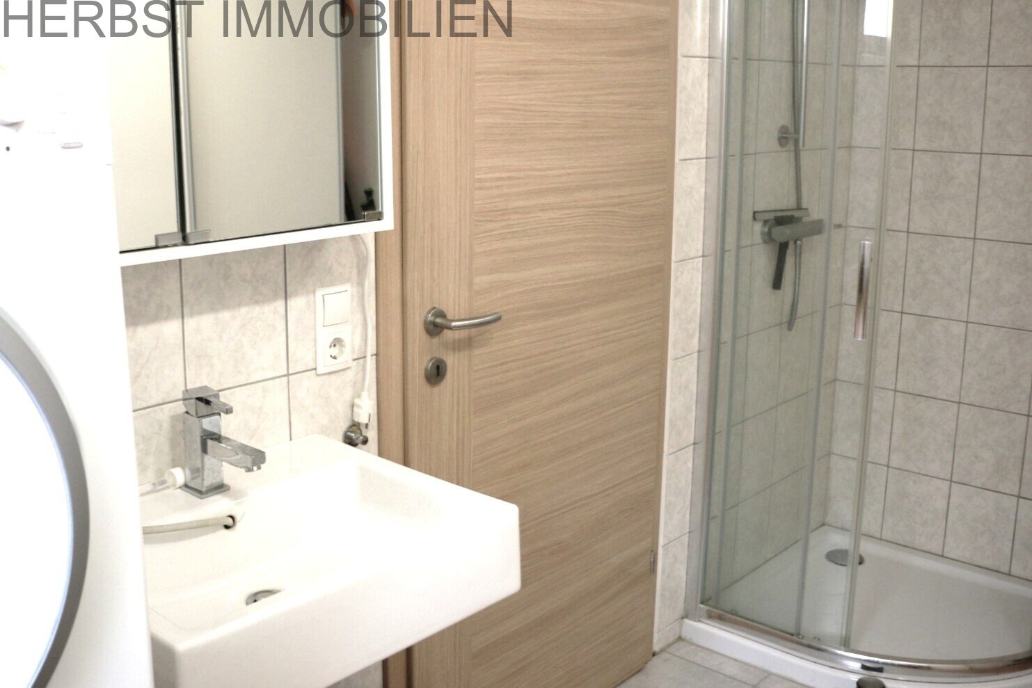 Keller 2 - Waschküche Dusche Waschbecken Keller 2 - Waschküche Dusche Waschbecken